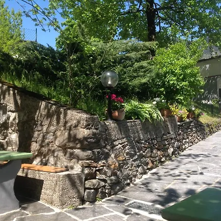Värdshus Grotto Zendralli Roveredo