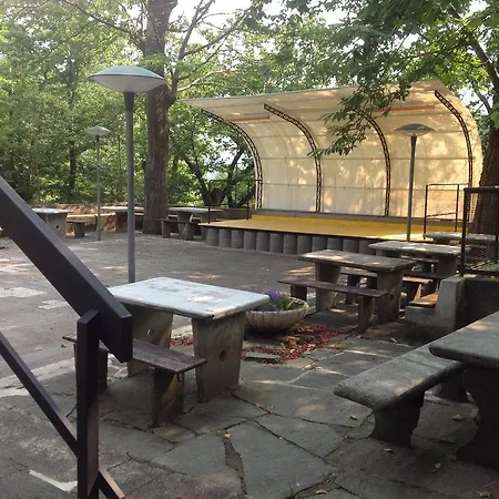 Värdshus Grotto Zendralli Roveredo