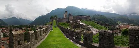 אורחן Grotto Zendralli